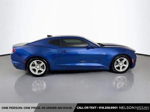 Used 2019 Chevrolet Camaro LT RWD image 4