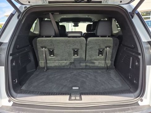 Used 2026 GMC Acadia Elevation w/ Elevation Premium Package FWD image 28