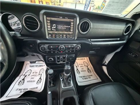 Used 2018 Jeep Wrangler Unlimited Sahara image 35