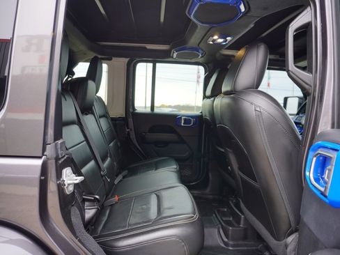 Used 2018 Jeep Wrangler Unlimited Sahara image 27