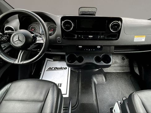 Used 2025 Mercedes-Benz Sprinter 2500 image 8