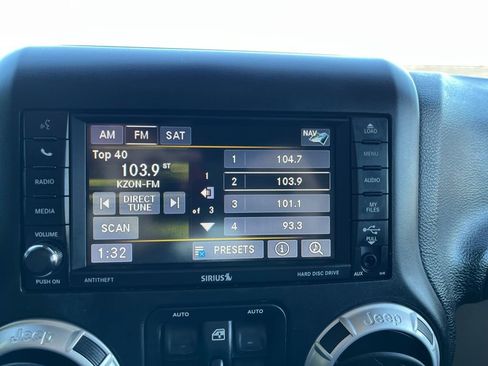 Used 2015 Jeep Wrangler Unlimited Sahara w/ Connectivity Group image 33