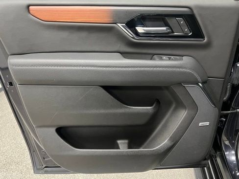 Used 2025 GMC Yukon XL Denali image 42