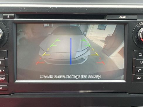 Used 2018 Nissan Titan SL w/ Chrome Package AWD/4WD image 11