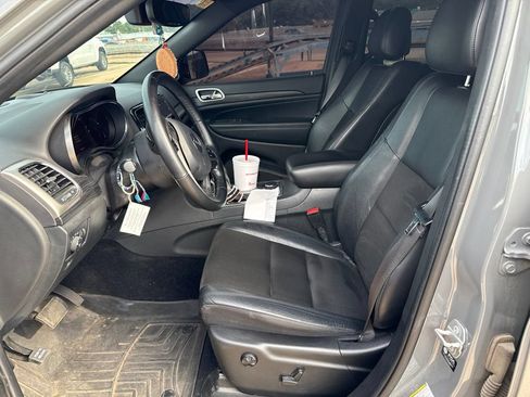 Used 2022 Jeep Grand Cherokee Laredo X AWD/4WD image 8