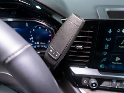 Used 2025 Chevrolet Silverado 3500 LTZ w/ LTZ Plus Package image 34