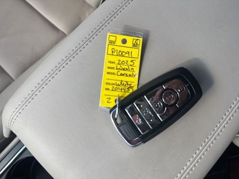 Used 2025 Lincoln Corsair Reserve w/ Jet Appearance Package image 21