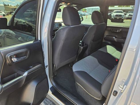 Used 2020 Toyota Tacoma TRD Off-Road AWD/4WD image 20