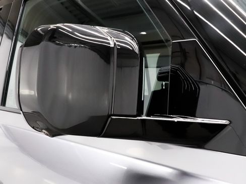 Used 2023 Land Rover Defender 130 X-Dynamic SE image 46