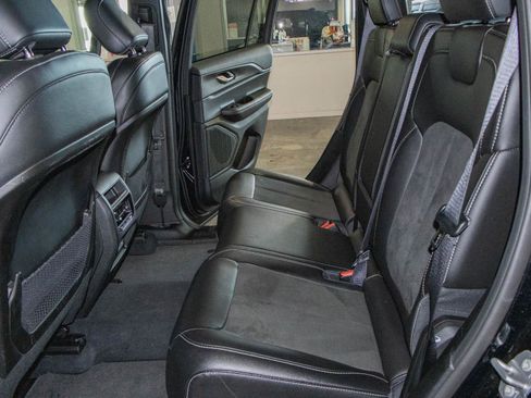 Used 2025 Jeep Grand Cherokee Altitude image 13