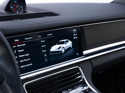 Used 2022 Porsche Panamera Platinum Edition image 25