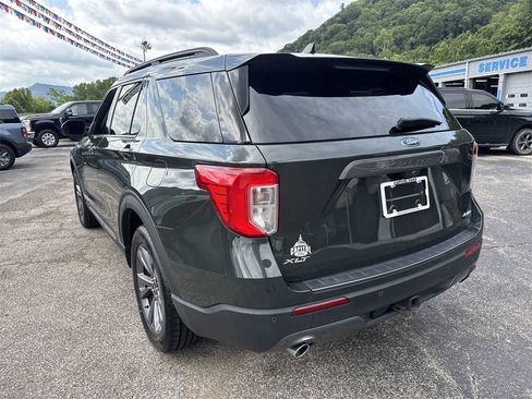 Used 2022 Ford Explorer XLT w/ Equipment Group 202A image 7