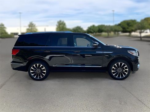 Used 2021 Lincoln Navigator Reserve image 6