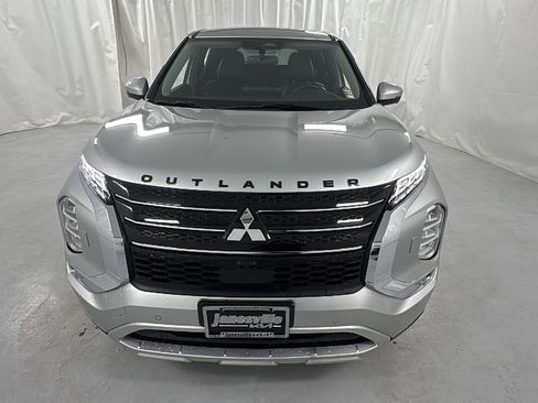 Used 2024 Mitsubishi Outlander SE Black Edition image 8