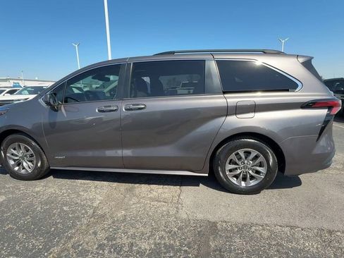 Used 2021 Toyota Sienna LE w/ LE Plus Package AWD/4WD image 5