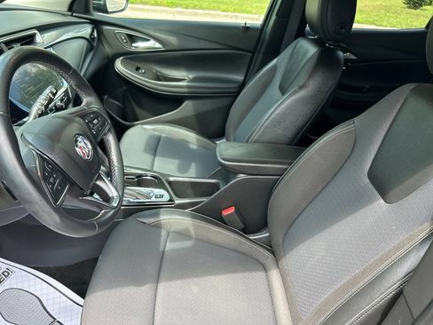 Used 2022 Buick Encore GX Preferred w/ Sport Touring Package FWD image 12