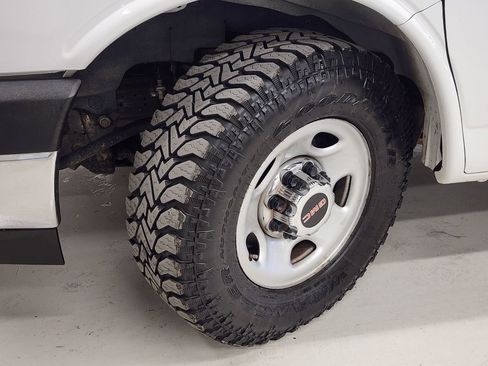 Used 2018 GMC Savana 3500 LT w/ LT Preferred Equipment Group image 32