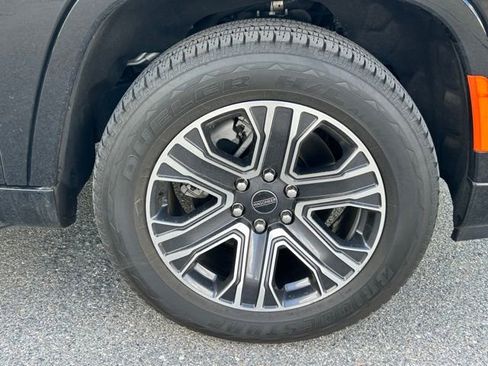 Used 2025 Jeep Wagoneer L 4WD image 13