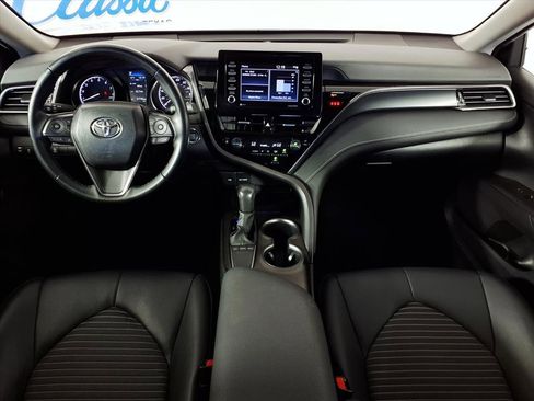 Used 2024 Toyota Camry SE image 3