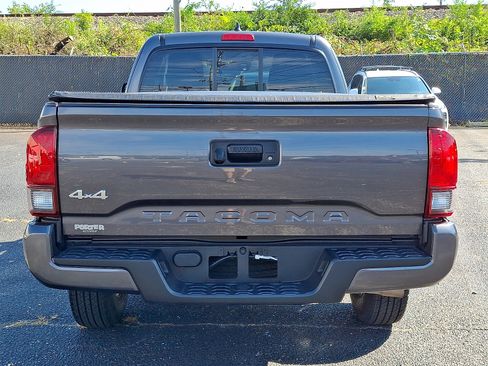 Used 2023 Toyota Tacoma SR w/ SR Convenience Package AWD/4WD image 5