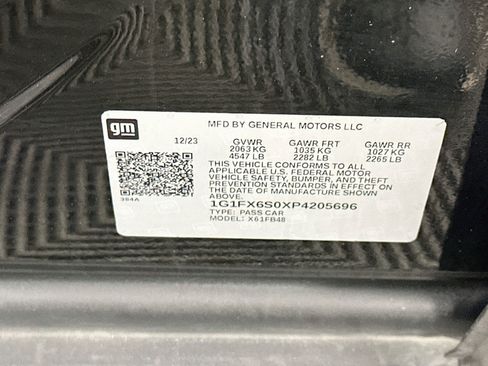 Used 2023 Chevrolet Bolt LT w/ Infotainment Package FWD image 12