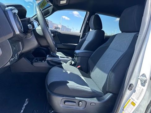 Used 2023 Toyota Tacoma TRD Sport image 17