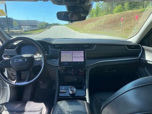 Used 2022 Jeep Grand Cherokee L Limited w/ Black Appearance Package image 20