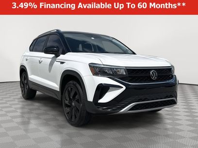 Used 2024 Volkswagen Taos SE w/ Panoramic Sunroof Package