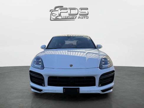 Used 2023 Porsche Cayenne Turbo image 8