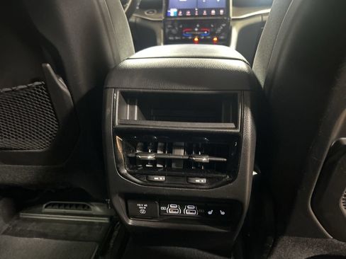 Used 2023 Jeep Grand Cherokee Limited w/ Black Appearance Package AWD/4WD image 30