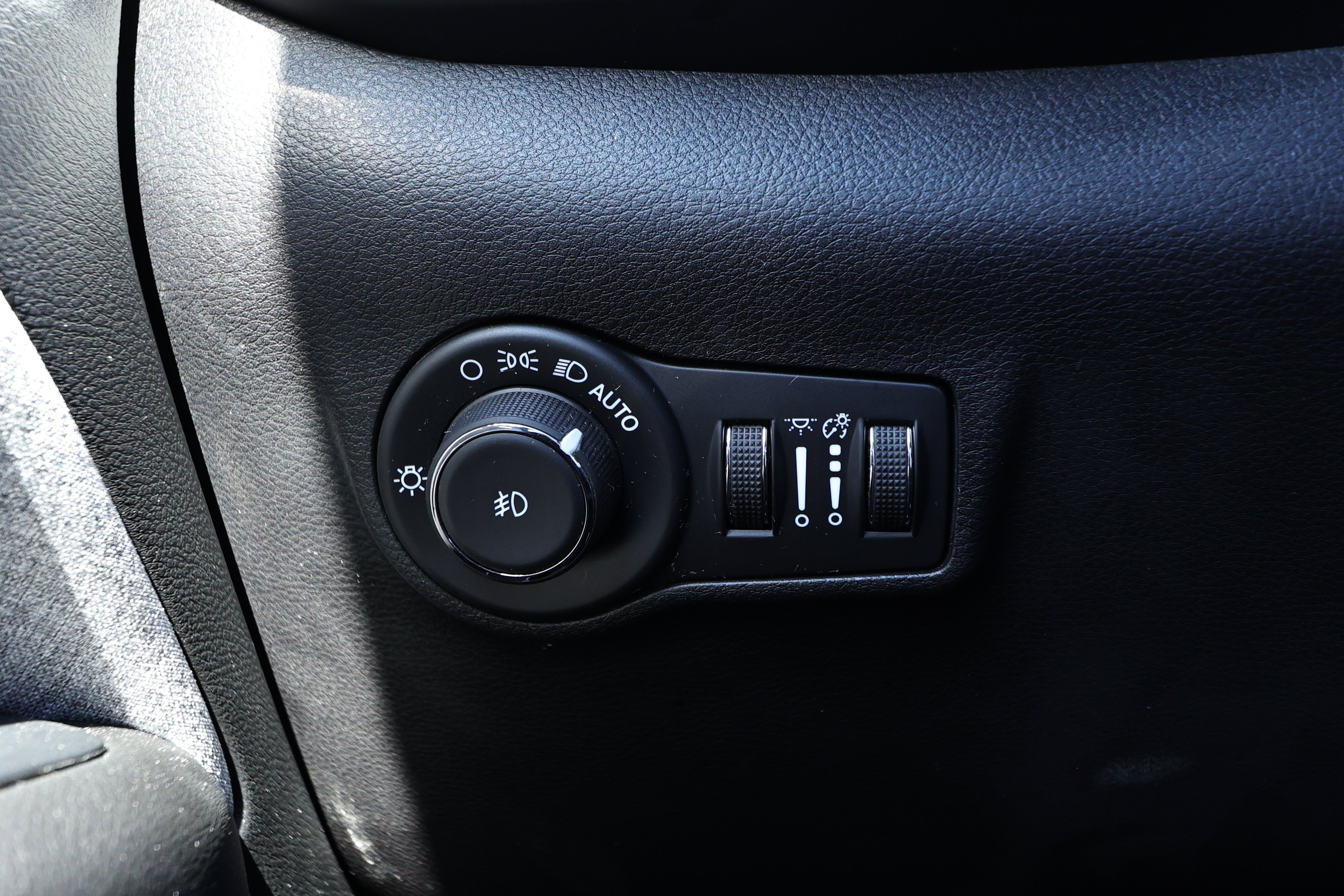 Used 2024 Jeep Compass Latitude AWD/4WD image 15