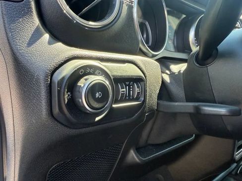 Used 2019 Jeep Wrangler Unlimited Sahara w/ LED Lighting Group AWD/4WD image 34