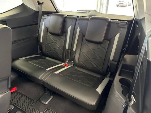 Used 2024 Volkswagen Atlas Peak Edition SE AWD/4WD image 40