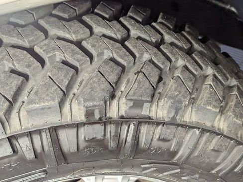 Used 1999 Chevrolet Silverado 1500 LS w/ Off-Road Chassis Pkg AWD/4WD image 9