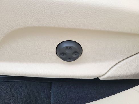 Used 2022 Mercedes-Benz GLC 300 4MATIC w/ Premium Package Lite image 22