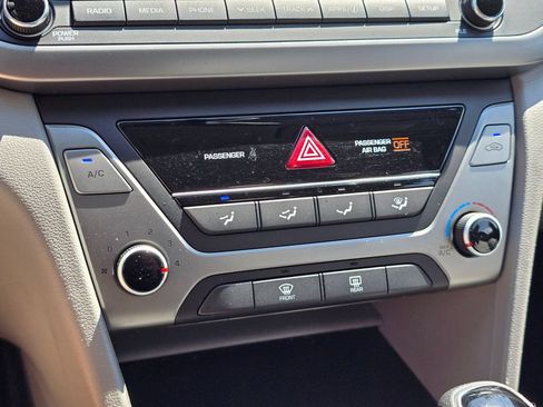 Used 2017 Hyundai Elantra SE FWD image 22