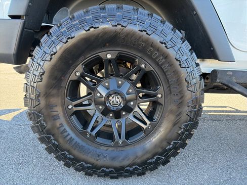 Used 2015 Jeep Wrangler Unlimited Rubicon w/ Connectivity Group image 12