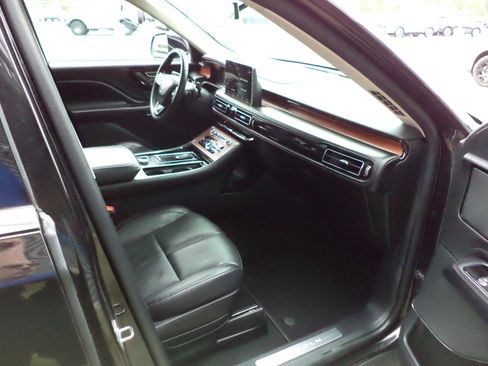 Used 2022 Lincoln Aviator Reserve image 8