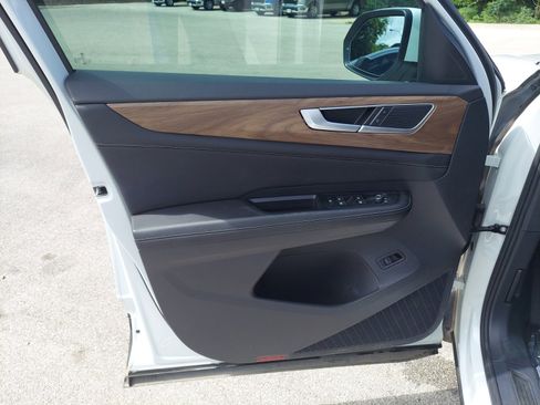 Used 2024 Volkswagen Atlas SE image 27