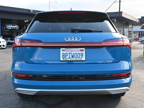 Used 2019 Audi e-tron Premium Plus image 5