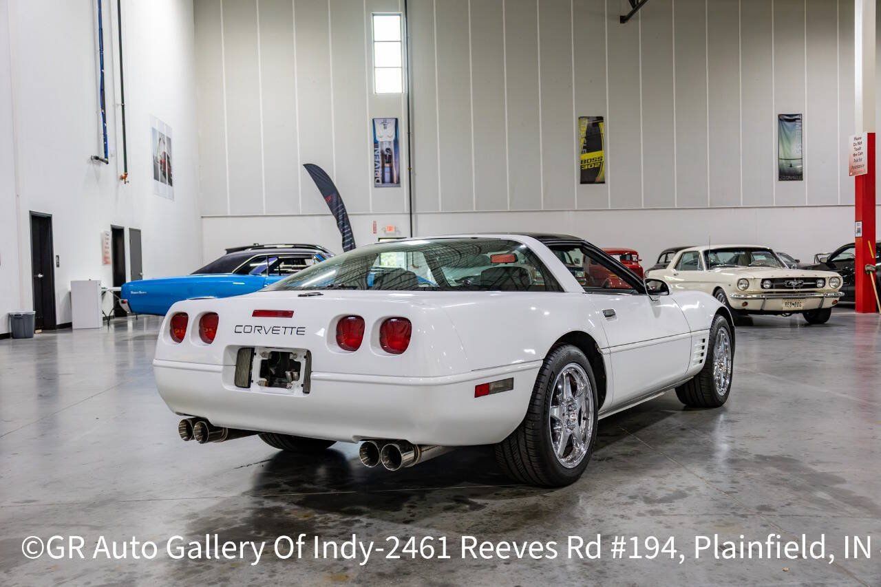 Used 1992 Chevrolet Corvette Coupe RWD image 7
