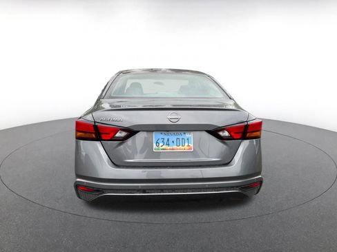 Used 2025 Nissan Altima 2.5 SV FWD image 8