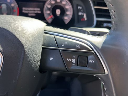 Used 2019 Audi Q8 Premium Plus AWD/4WD image 21