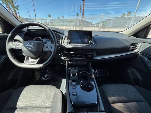 Used 2025 Nissan Rogue SV FWD image 35
