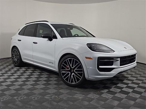 New 2025 Porsche Cayenne GTS image 9