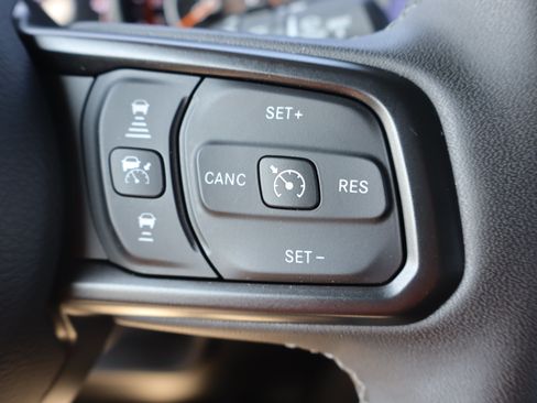 Used 2025 Jeep Wrangler Unlimited Sport AWD/4WD image 16