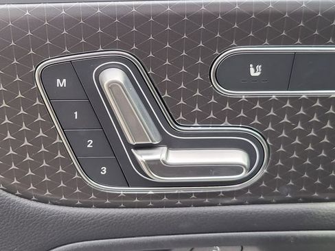 New 2025 Mercedes-Benz GLB 250 4MATIC image 12