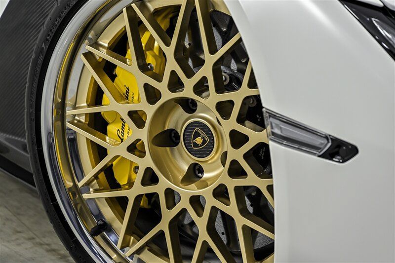 Used 2024 Lamborghini Revuelto AWD/4WD image 9