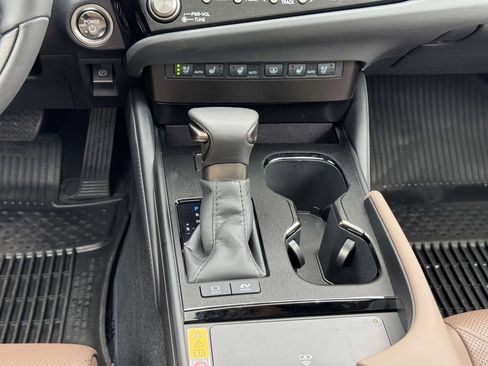 Used 2025 Lexus ES 300h w/ Technology Package FWD image 21