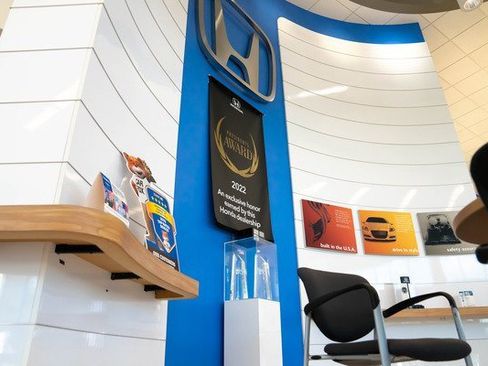 Used 2024 Chrysler Voyager LX image 17